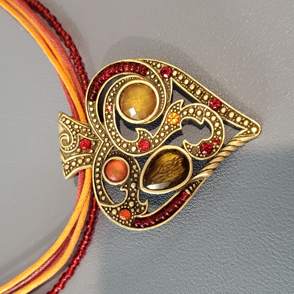 Avenue pendent necklace